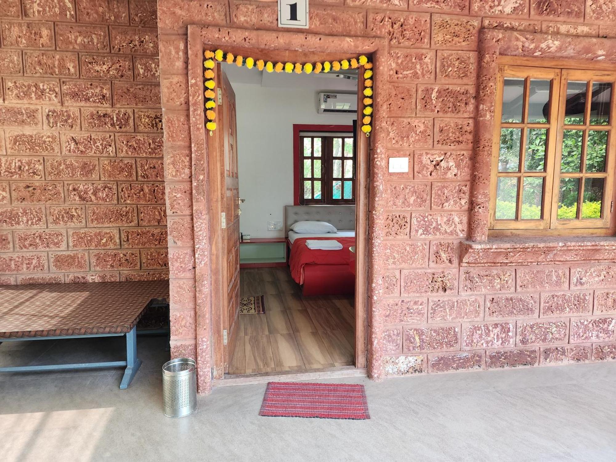 Red Stone Resort Alibag Luaran gambar